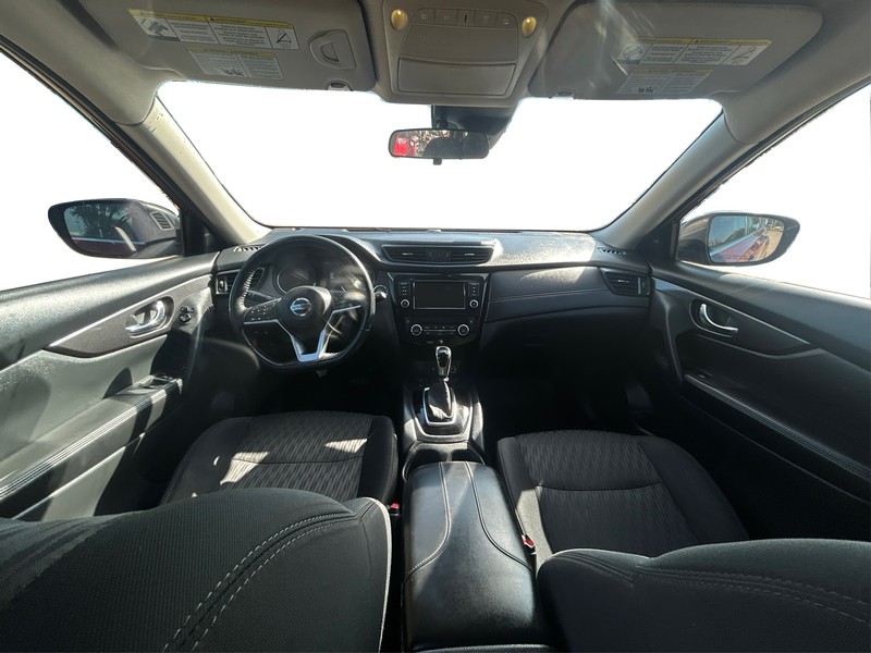 Nissan Rogue Vehicle Full-screen Gallery Image 16