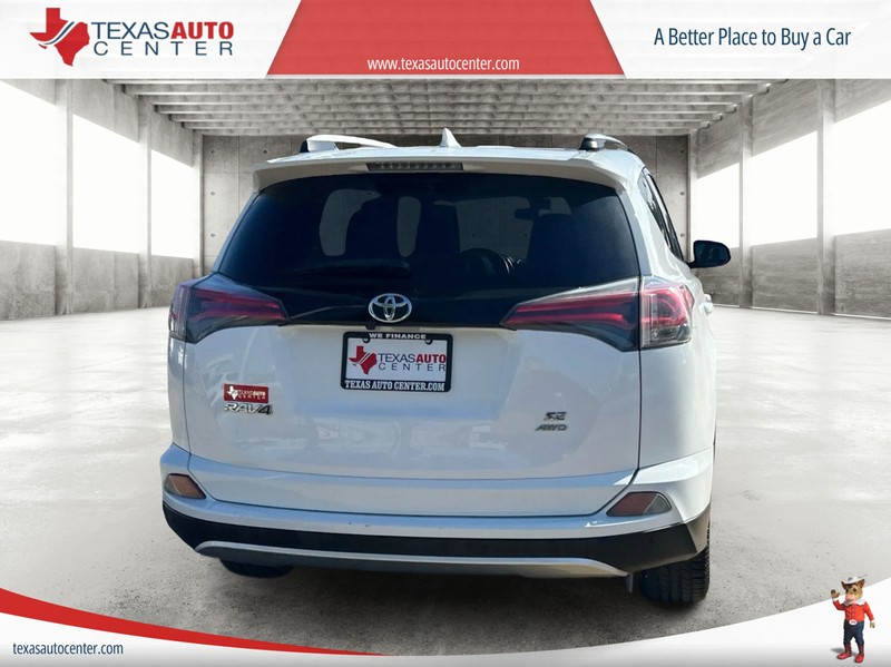 Toyota RAV4 Vehicle Full-screen Gallery Image 06