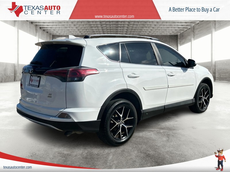 Toyota RAV4 Vehicle Full-screen Gallery Image 07