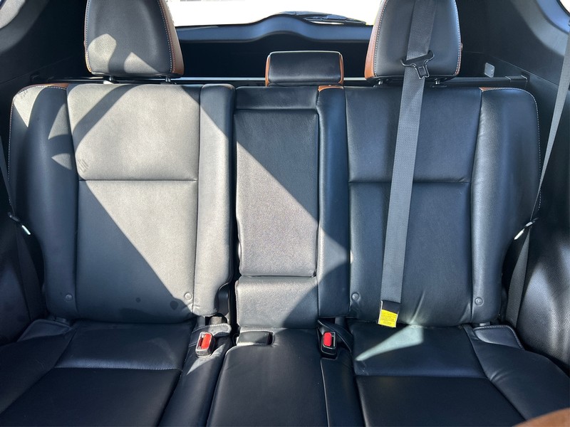 Toyota RAV4 Vehicle Full-screen Gallery Image 13