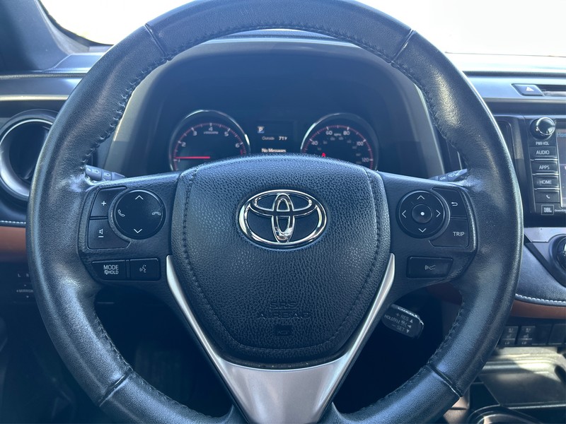 Toyota RAV4 Vehicle Full-screen Gallery Image 14