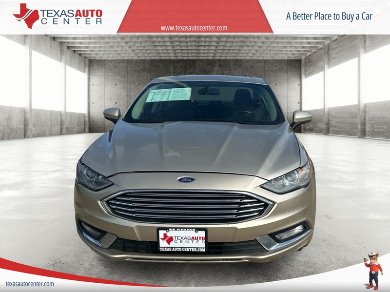 Ford Fusion Vehicle Full-screen Gallery Image 3