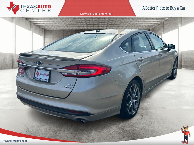 Ford Fusion Vehicle Full-screen Gallery Image 5
