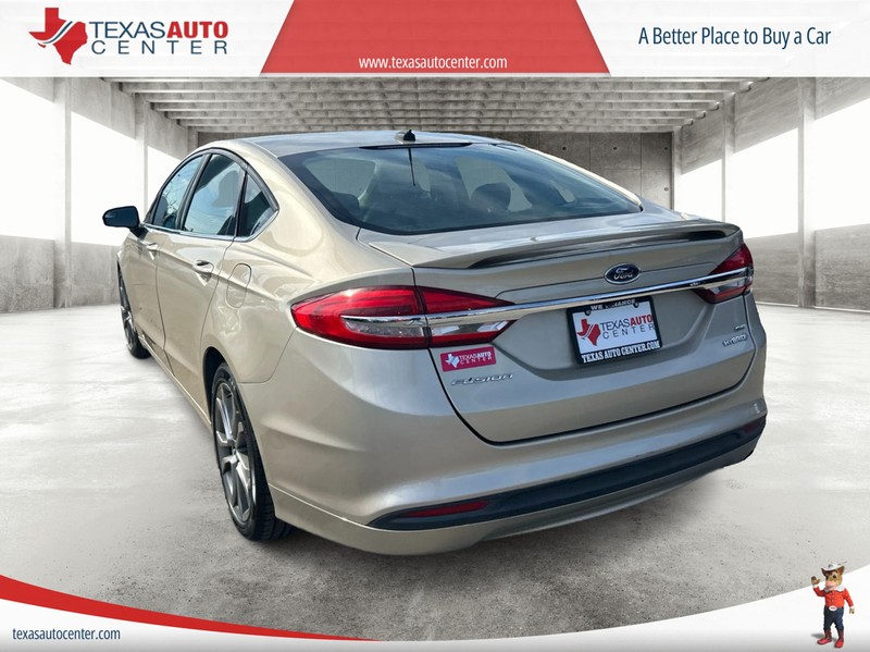 Ford Fusion Vehicle Full-screen Gallery Image 6