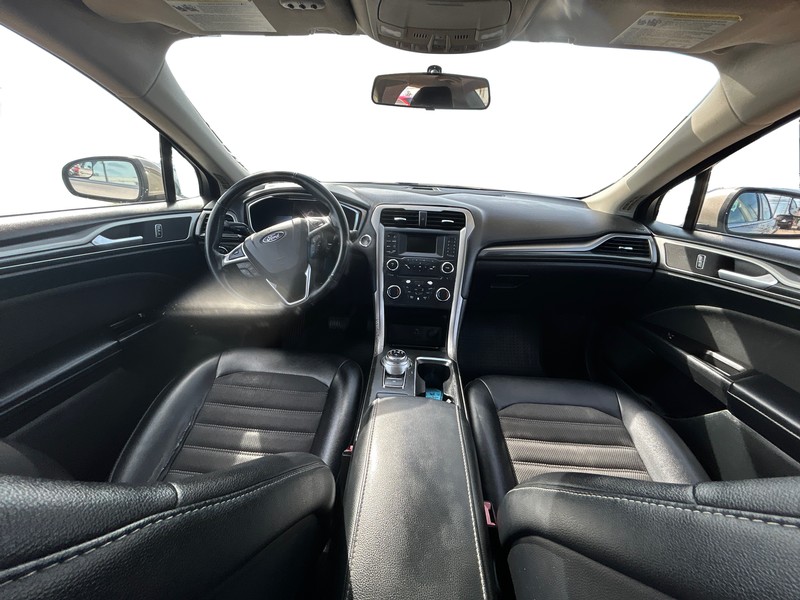 Ford Fusion Vehicle Full-screen Gallery Image 13