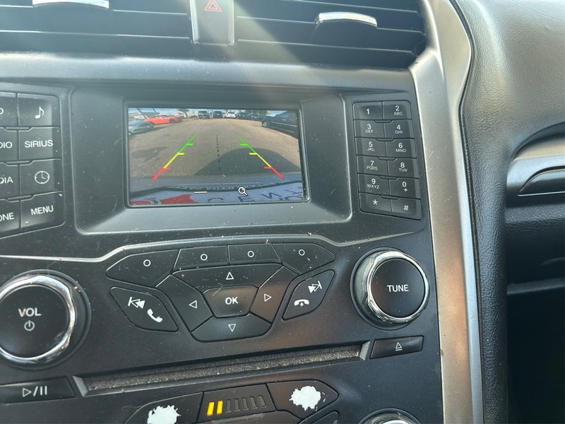 Ford Fusion Vehicle Full-screen Gallery Image 15
