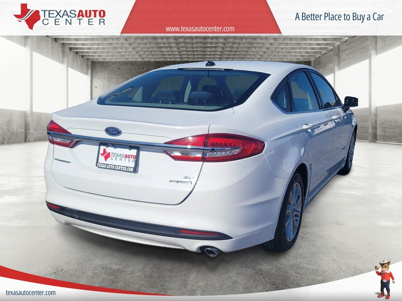Ford Fusion Vehicle Full-screen Gallery Image 2
