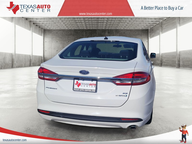Ford Fusion Vehicle Full-screen Gallery Image 3
