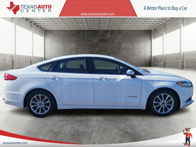 Ford Fusion Vehicle Full-screen Gallery Image 4