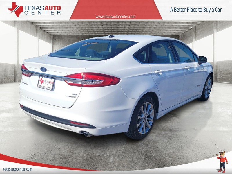 Ford Fusion Vehicle Full-screen Gallery Image 5