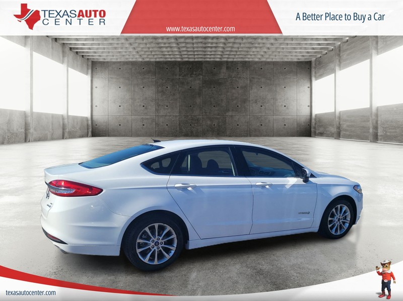 Ford Fusion Vehicle Full-screen Gallery Image 6