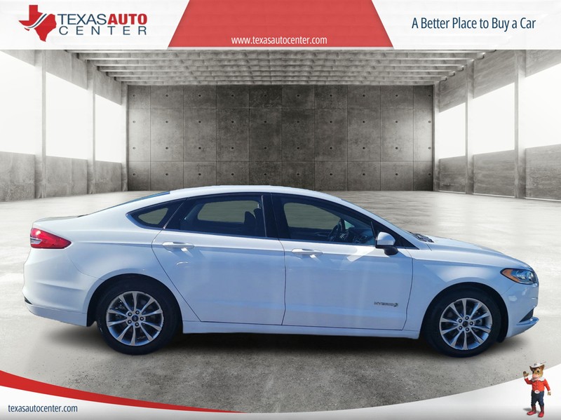 Ford Fusion Vehicle Full-screen Gallery Image 7