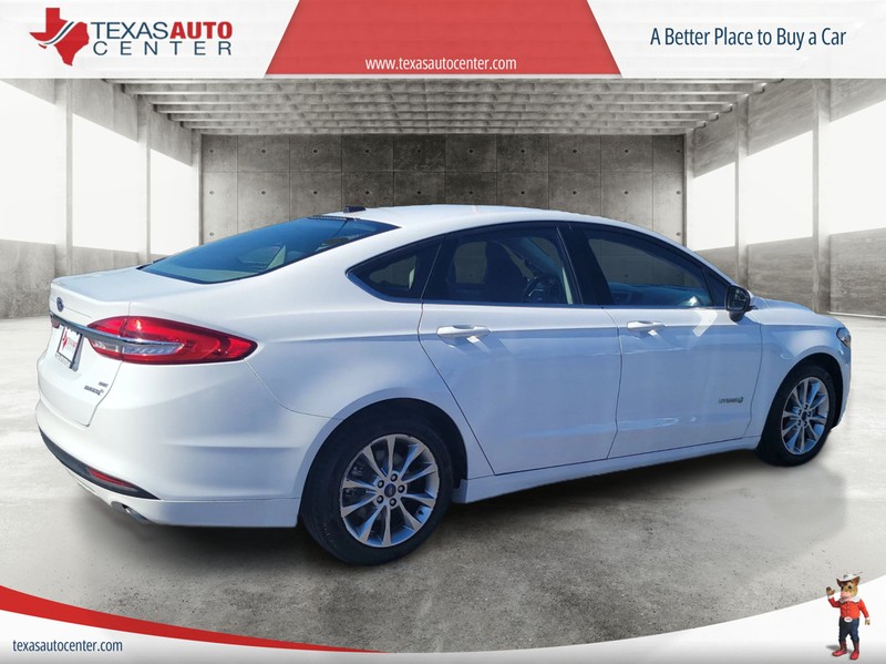 Ford Fusion Vehicle Full-screen Gallery Image 8