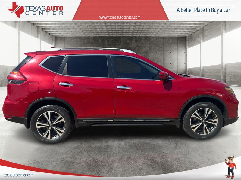Nissan Rogue Vehicle Full-screen Gallery Image 04