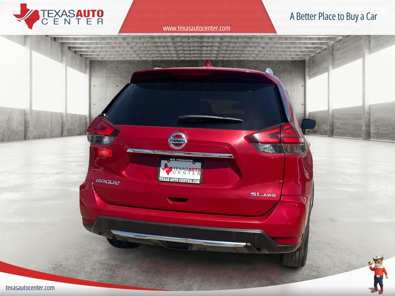Nissan Rogue Vehicle Full-screen Gallery Image 05