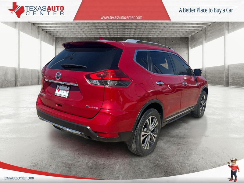 Nissan Rogue Vehicle Full-screen Gallery Image 06