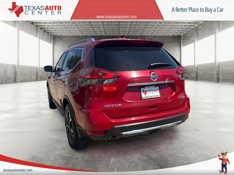 Nissan Rogue Vehicle Full-screen Gallery Image 07