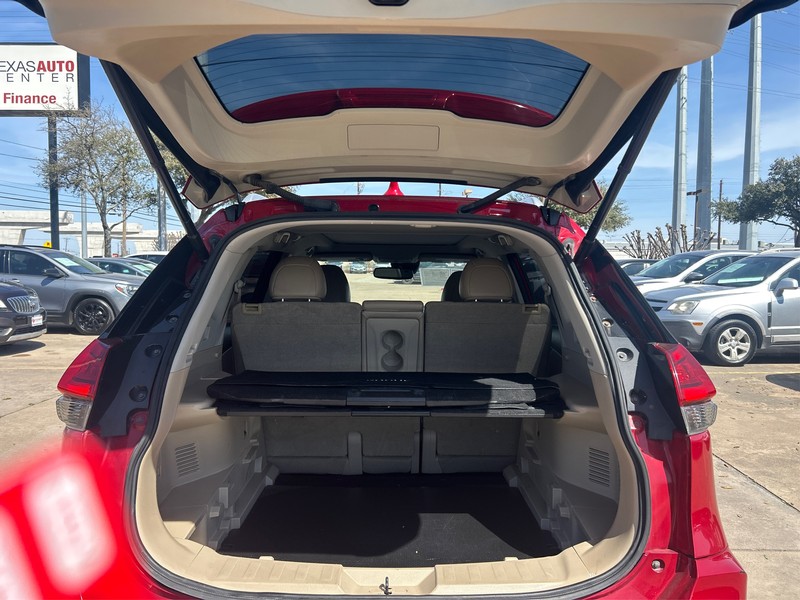 Nissan Rogue Vehicle Full-screen Gallery Image 10
