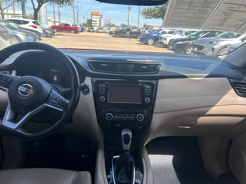 Nissan Rogue Vehicle Full-screen Gallery Image 11
