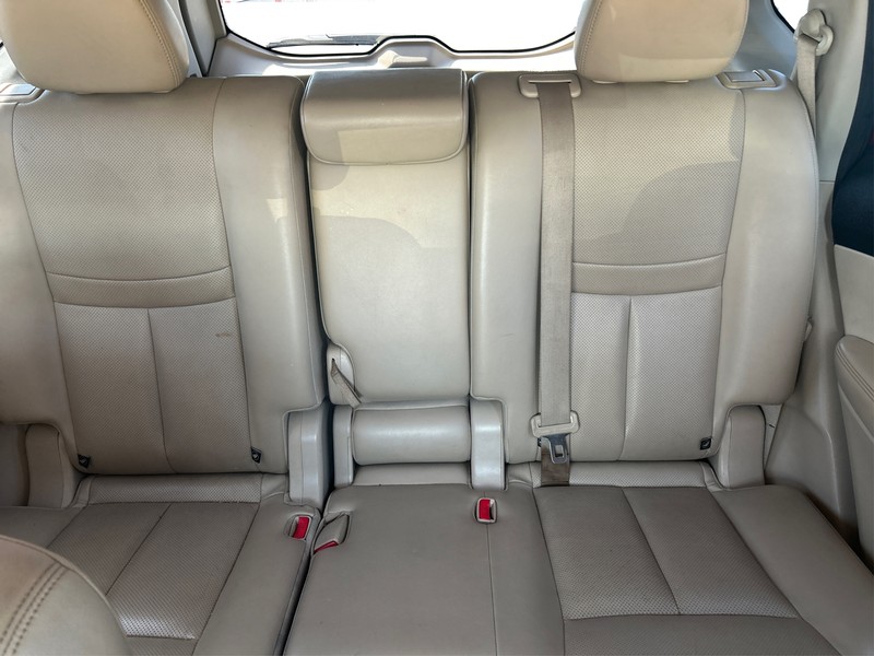 Nissan Rogue Vehicle Full-screen Gallery Image 12