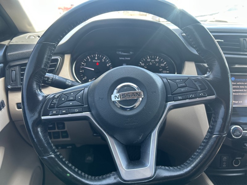 Nissan Rogue Vehicle Full-screen Gallery Image 13