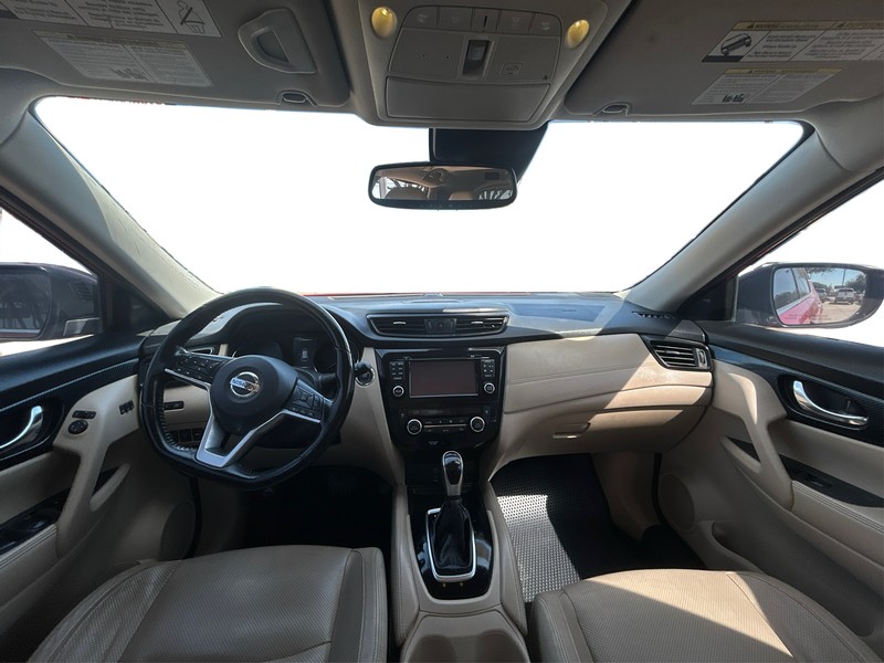 Nissan Rogue Vehicle Full-screen Gallery Image 15