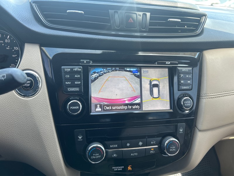 Nissan Rogue Vehicle Full-screen Gallery Image 16