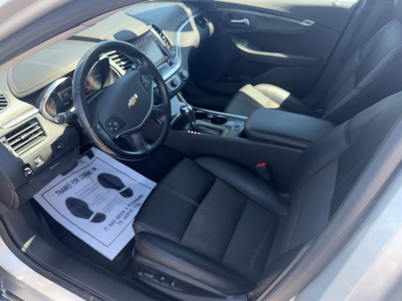 Chevrolet Impala Vehicle Full-screen Gallery Image 09