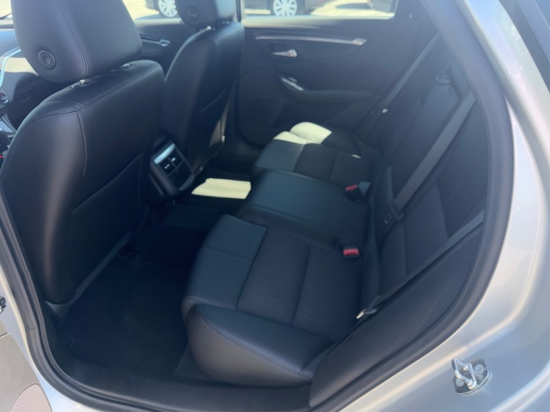 Chevrolet Impala Vehicle Full-screen Gallery Image 10