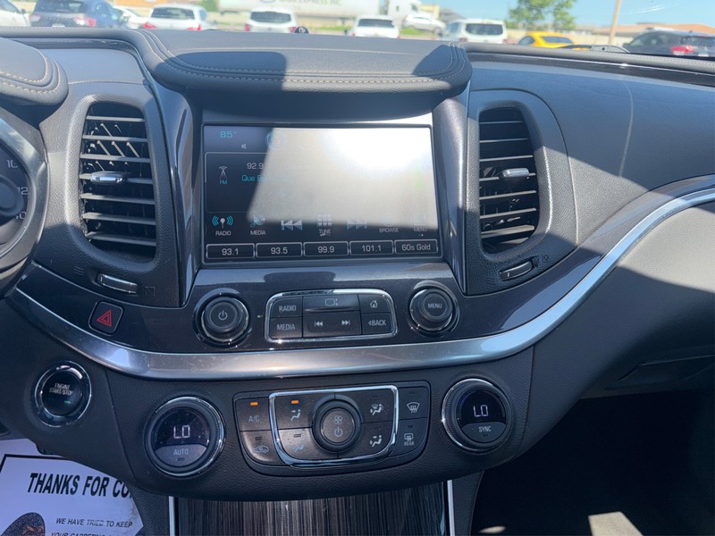 Chevrolet Impala Vehicle Full-screen Gallery Image 12