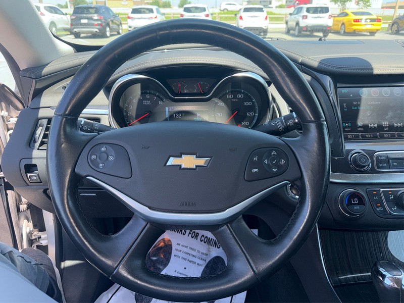 Chevrolet Impala Vehicle Full-screen Gallery Image 14