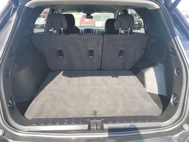 Chevrolet Equinox Vehicle Full-screen Gallery Image 10