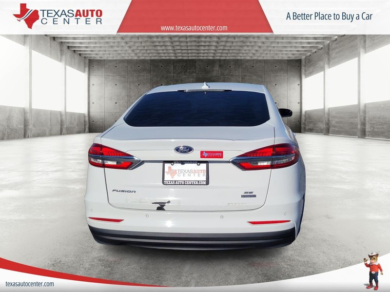 Ford Fusion Hybrid Vehicle Full-screen Gallery Image 06
