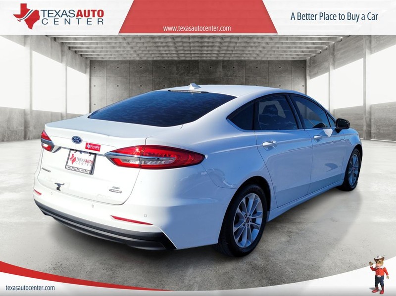Ford Fusion Hybrid Vehicle Full-screen Gallery Image 07