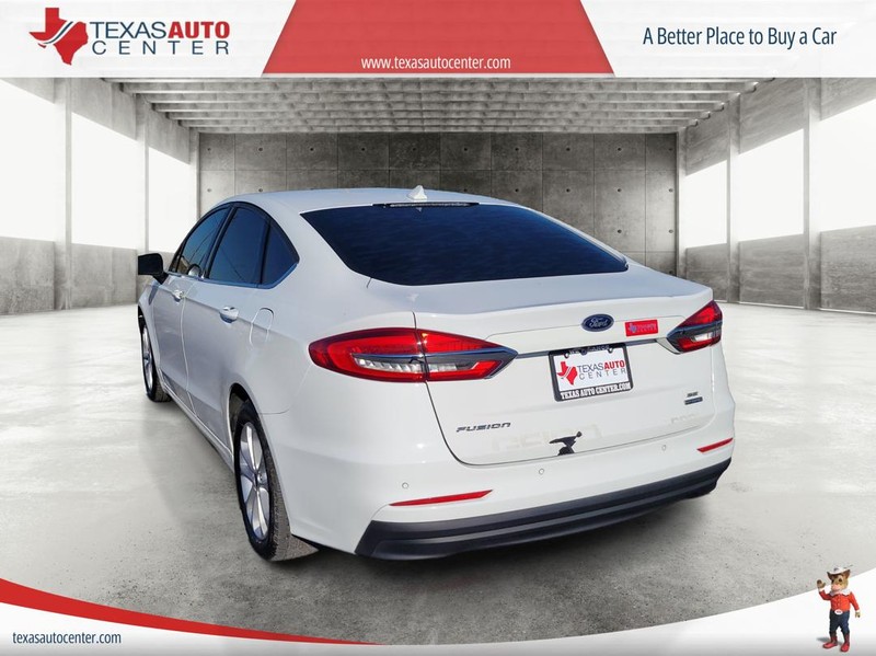 Ford Fusion Hybrid Vehicle Full-screen Gallery Image 08