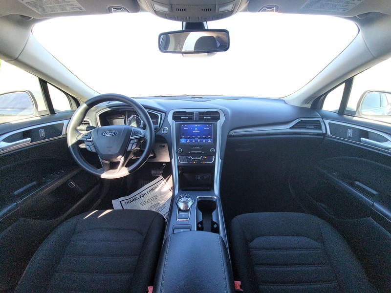 Ford Fusion Hybrid Vehicle Full-screen Gallery Image 14