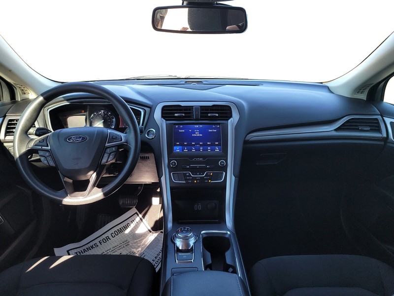 Ford Fusion Hybrid Vehicle Full-screen Gallery Image 15