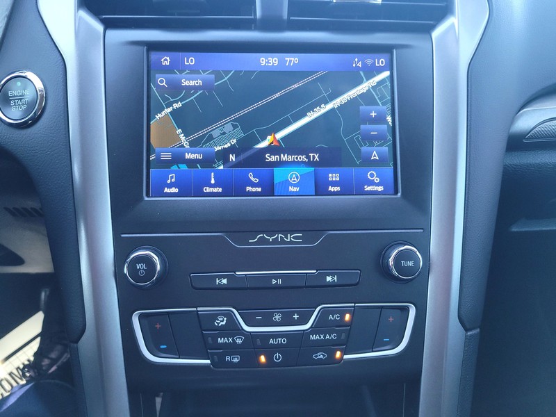 Ford Fusion Hybrid Vehicle Full-screen Gallery Image 16