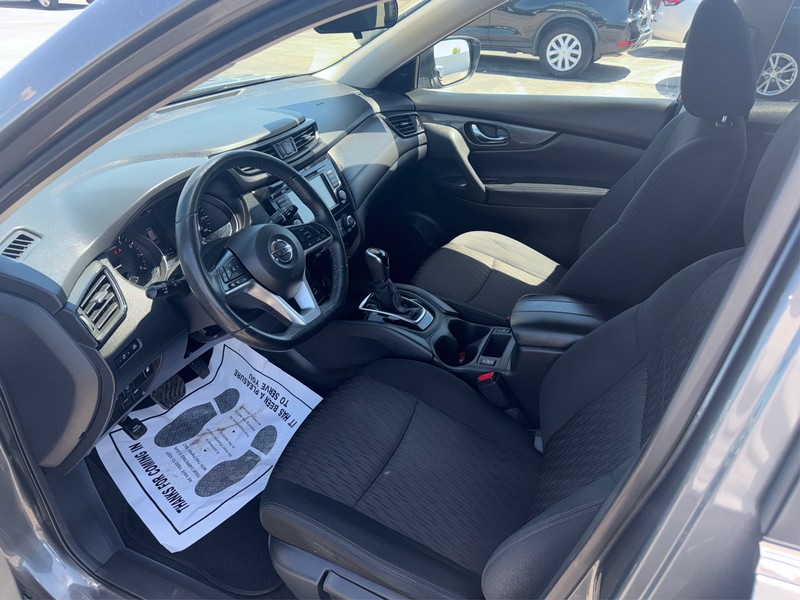 Nissan Rogue Vehicle Full-screen Gallery Image 09