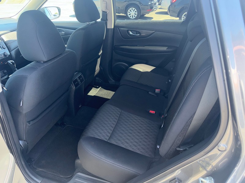 Nissan Rogue Vehicle Full-screen Gallery Image 10