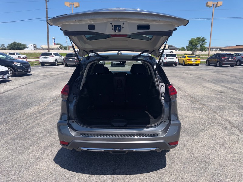 Nissan Rogue Vehicle Full-screen Gallery Image 11