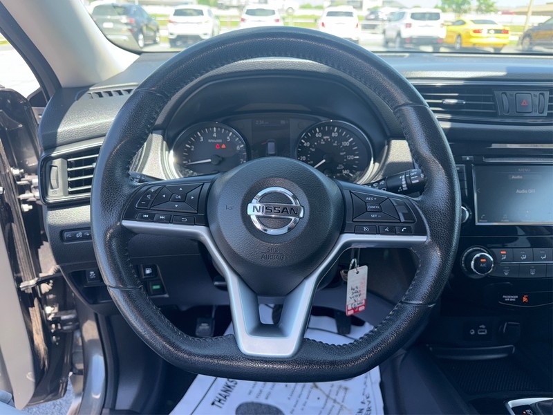 Nissan Rogue Vehicle Full-screen Gallery Image 14