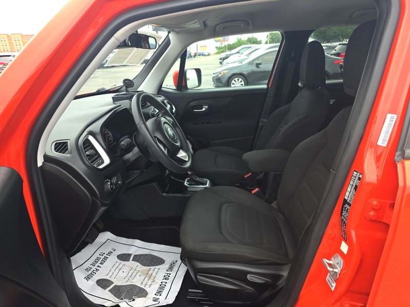 Jeep Renegade Vehicle Full-screen Gallery Image 09