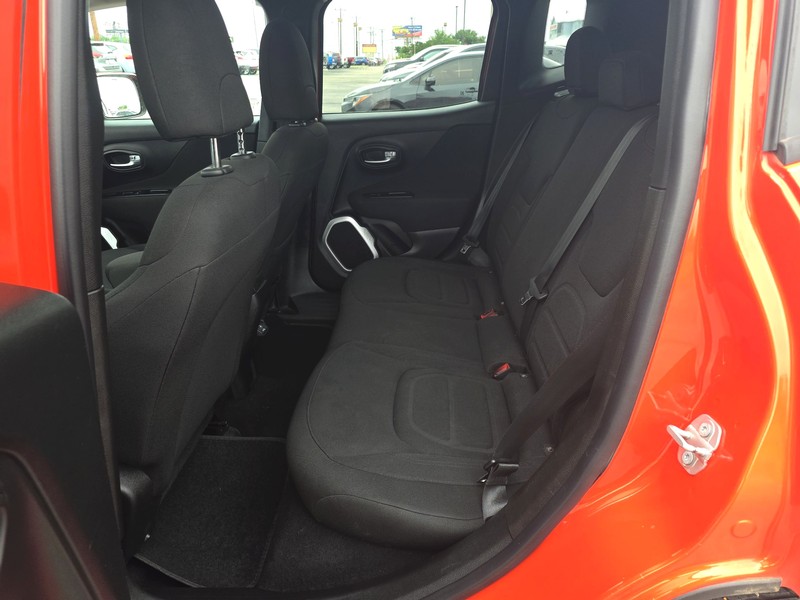 Jeep Renegade Vehicle Full-screen Gallery Image 10