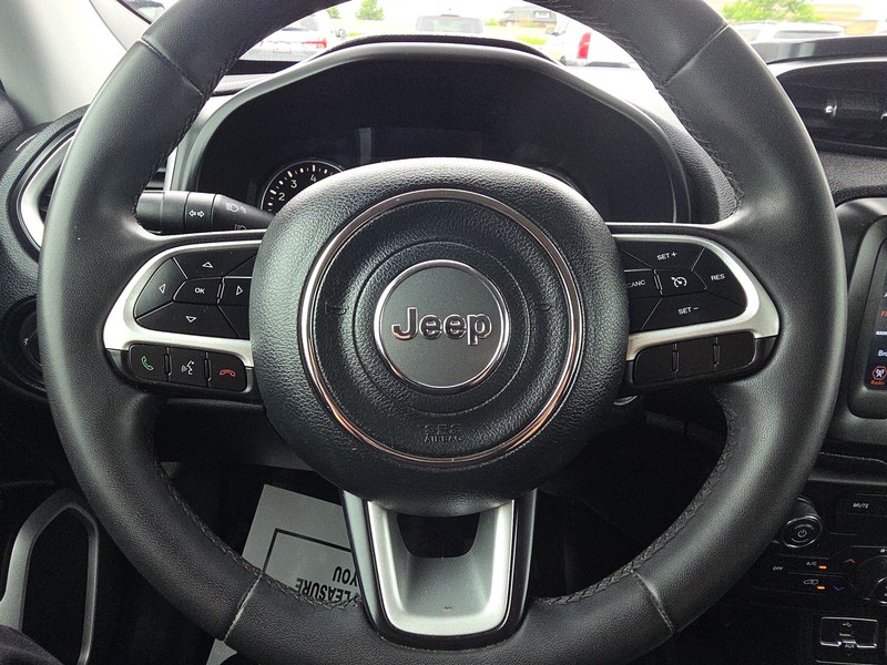 Jeep Renegade Vehicle Full-screen Gallery Image 14