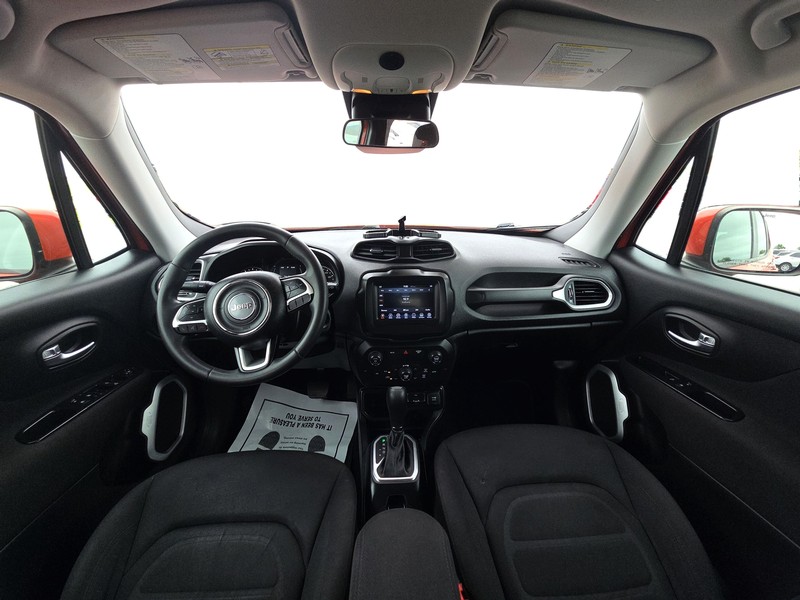 Jeep Renegade Vehicle Full-screen Gallery Image 15