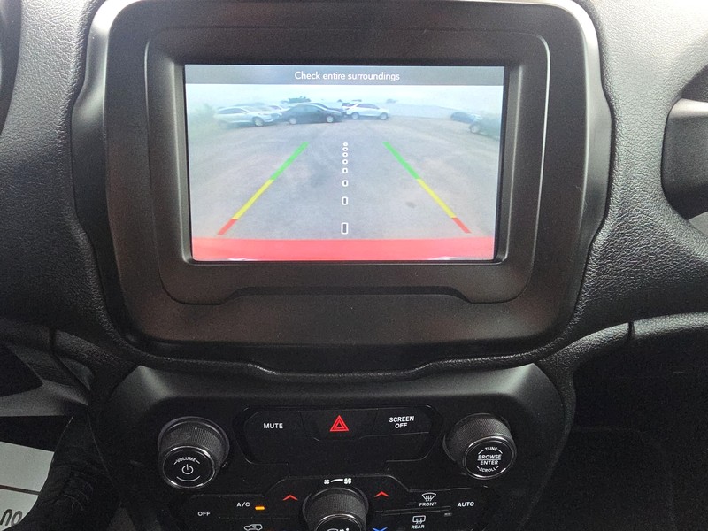 Jeep Renegade Vehicle Full-screen Gallery Image 17