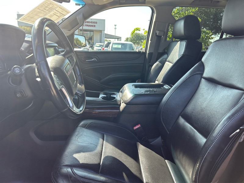 GMC Yukon Vehicle Full-screen Gallery Image 09