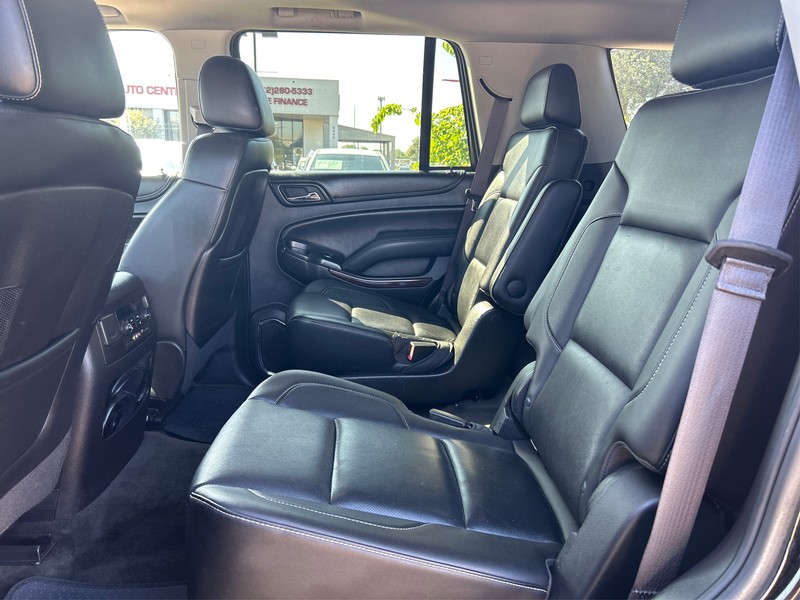 GMC Yukon Vehicle Full-screen Gallery Image 10
