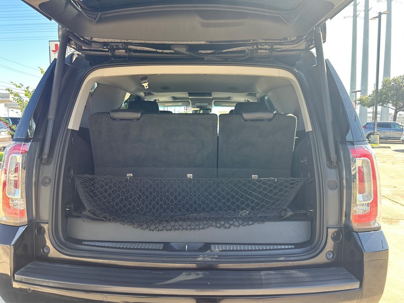 GMC Yukon Vehicle Full-screen Gallery Image 11